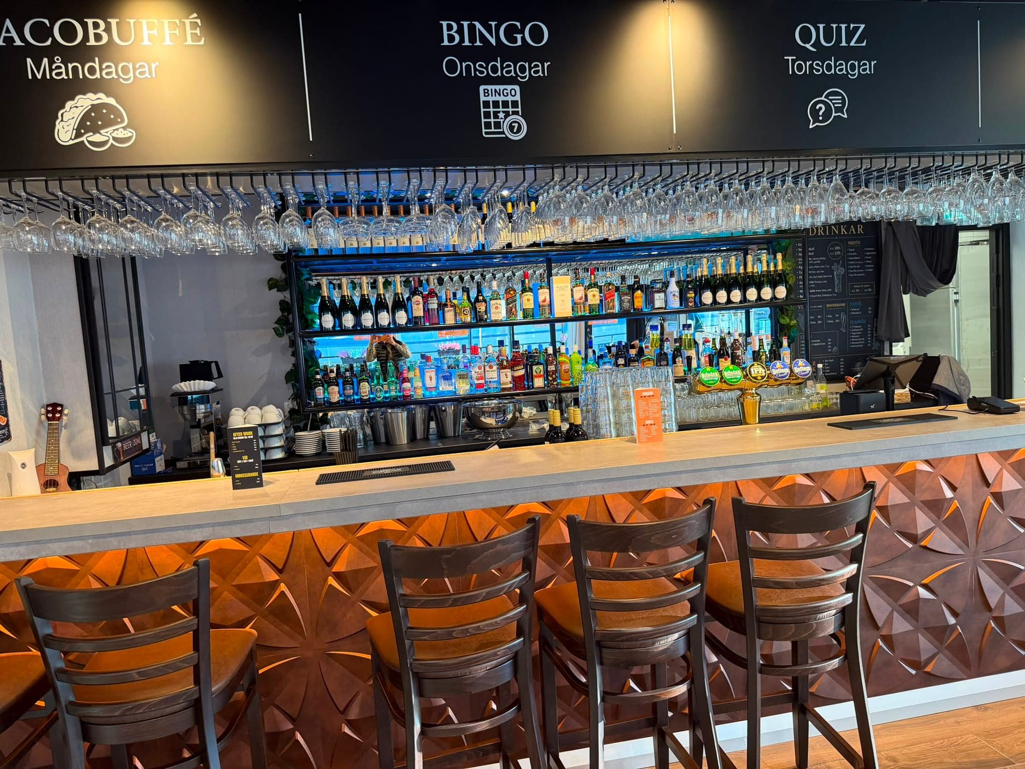 Baren med veckans program: tacobuffé på måndagar, bingo på onsdagar och quiz på torsdagar